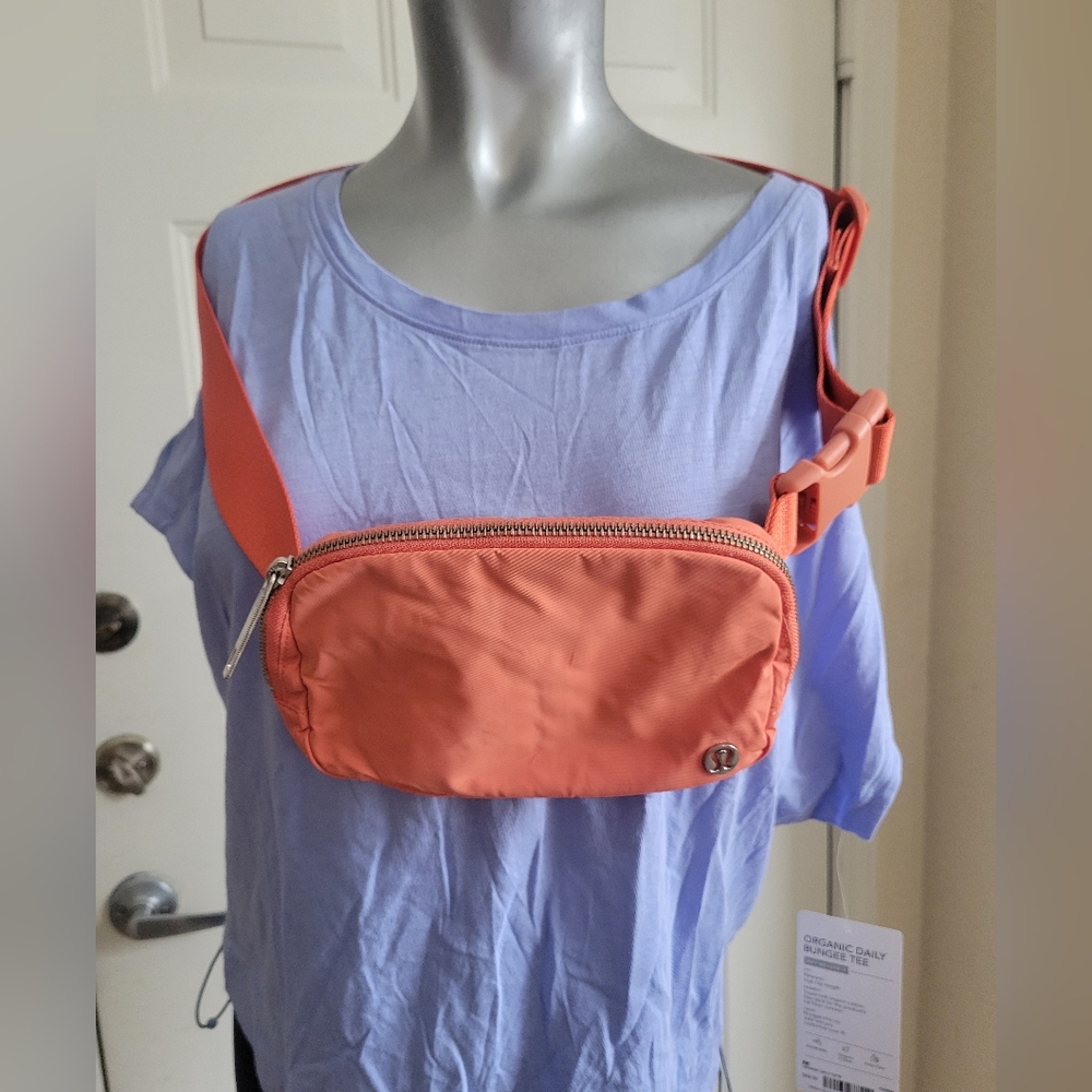 Lululemon Everywhere Belt Bag 1L pink salmon rose